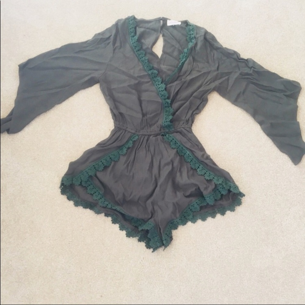 NWOT Olive flutter sleeve romper
